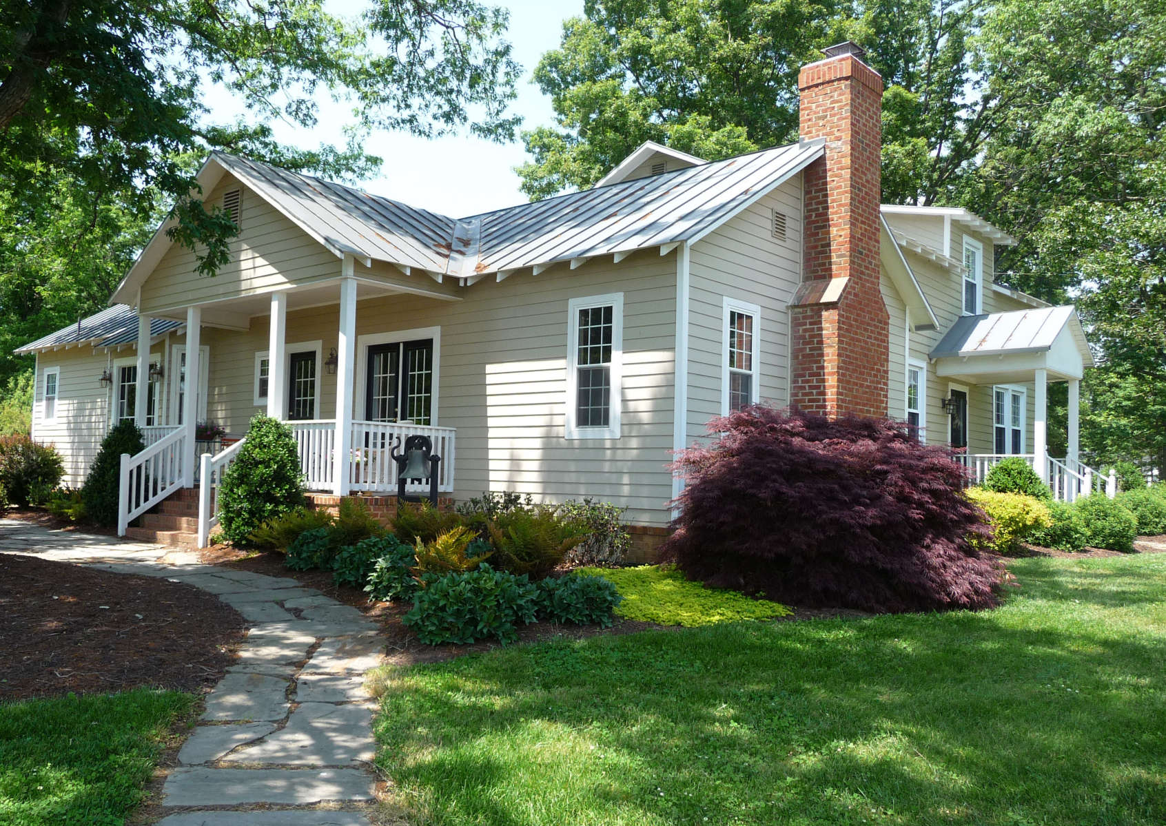 Stepping stones. : Pavers & Stone : Richmond VA Landscape Designer: Gardens by Monit, LLC: Monit Rosendale landscape designer Richmond and Charlottesville Virginia and Fredericksburg Virginia and Williamsburg Virginia
