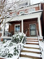 The evergreen foliage of gardenia and Indian Hawthorne create 
balance with the Sioux Crepe Myrtle.