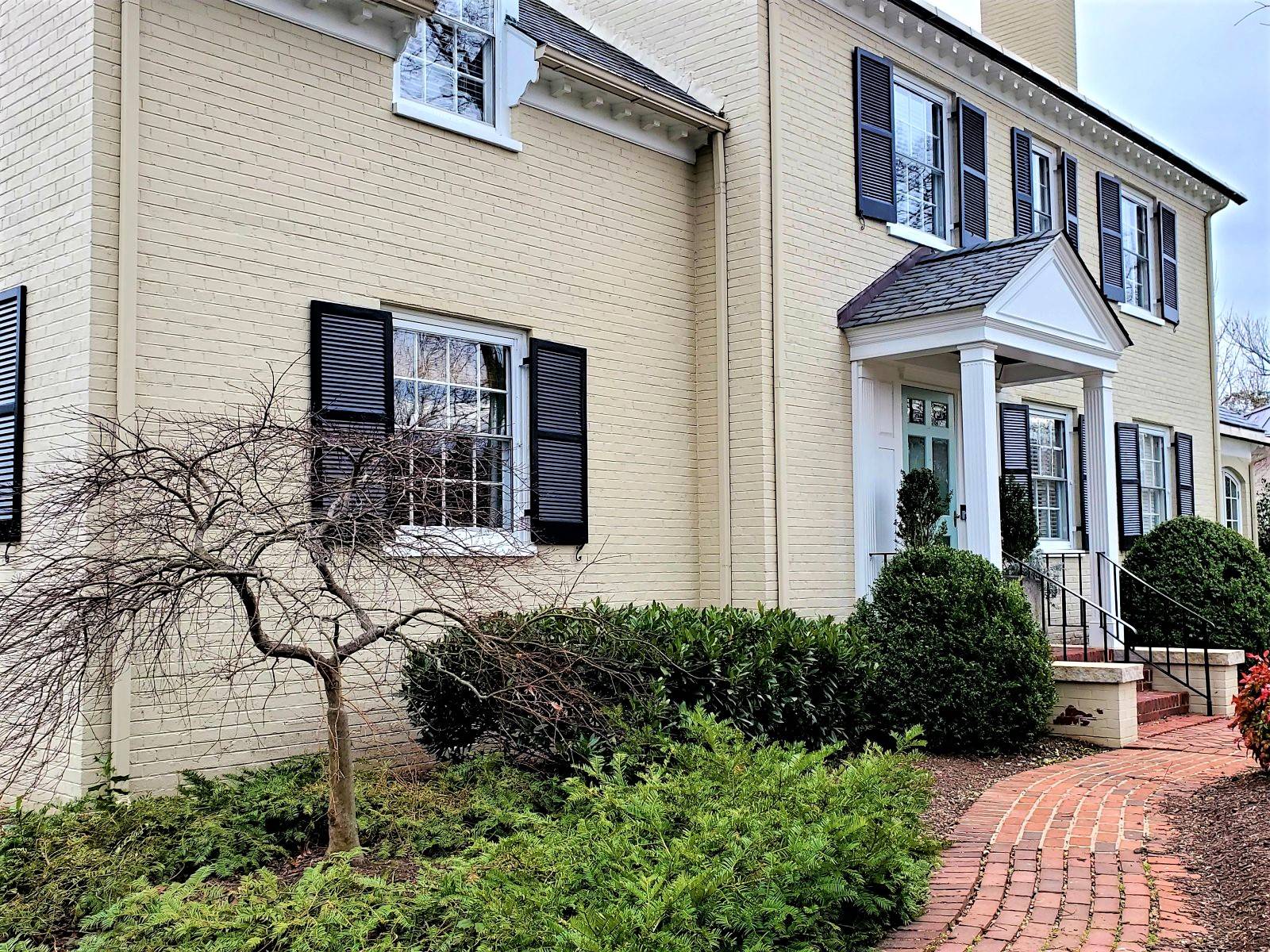 Approach from the drive with winter interest. : Winter : Richmond VA Landscape Designer: Gardens by Monit, LLC: Monit Rosendale landscape designer Richmond and Charlottesville Virginia and Fredericksburg Virginia and Williamsburg Virginia